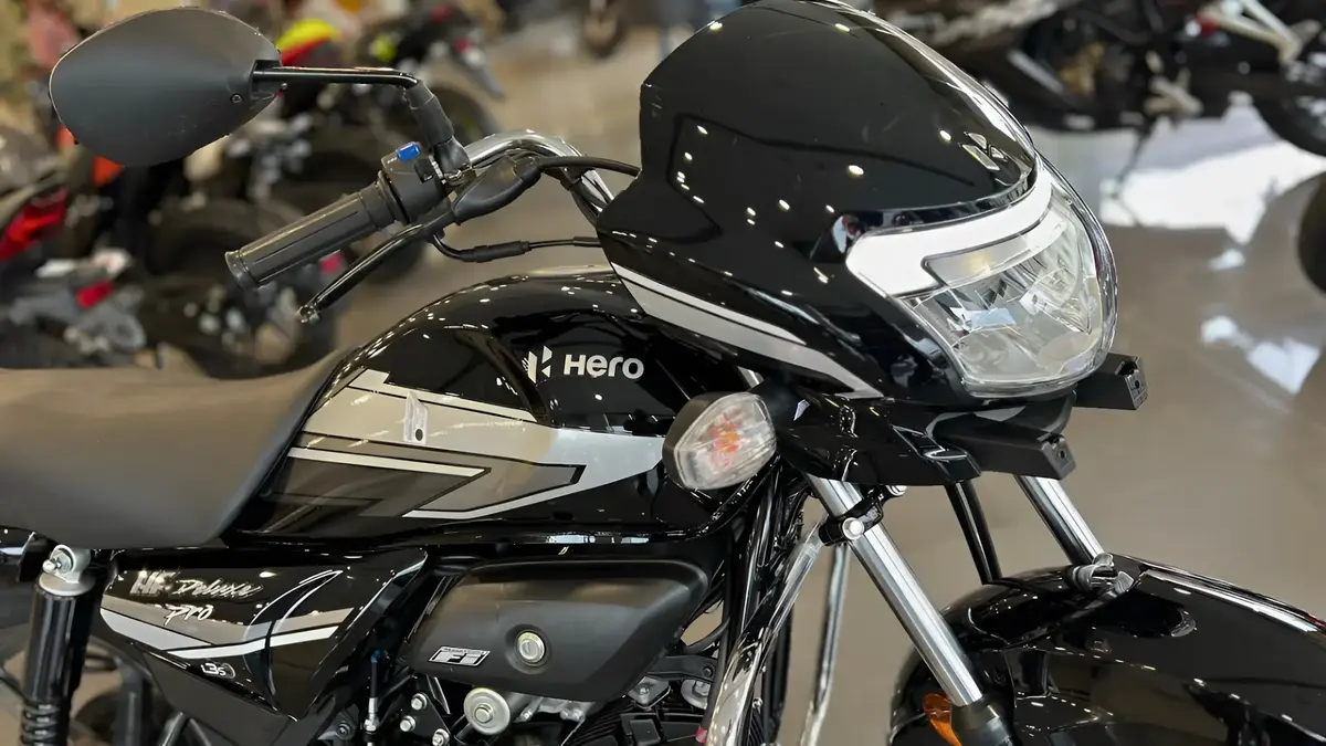 गरीबों के लिए बजट फ्रेंडली Hero HF Deluxe 2025 बाइक | 65 kmpl माइलेज और 700 km रेंज 6 Hero HF Deluxe 2025