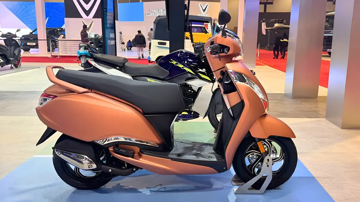 झमाझम फीचर्स के साथ लाइव TVS iQube ST 2025 - 212 किमी की लंबी रेंज और 82 किमी/घंटा की जबरदस्त टॉप स्पीड! 6 TVS iQube ST